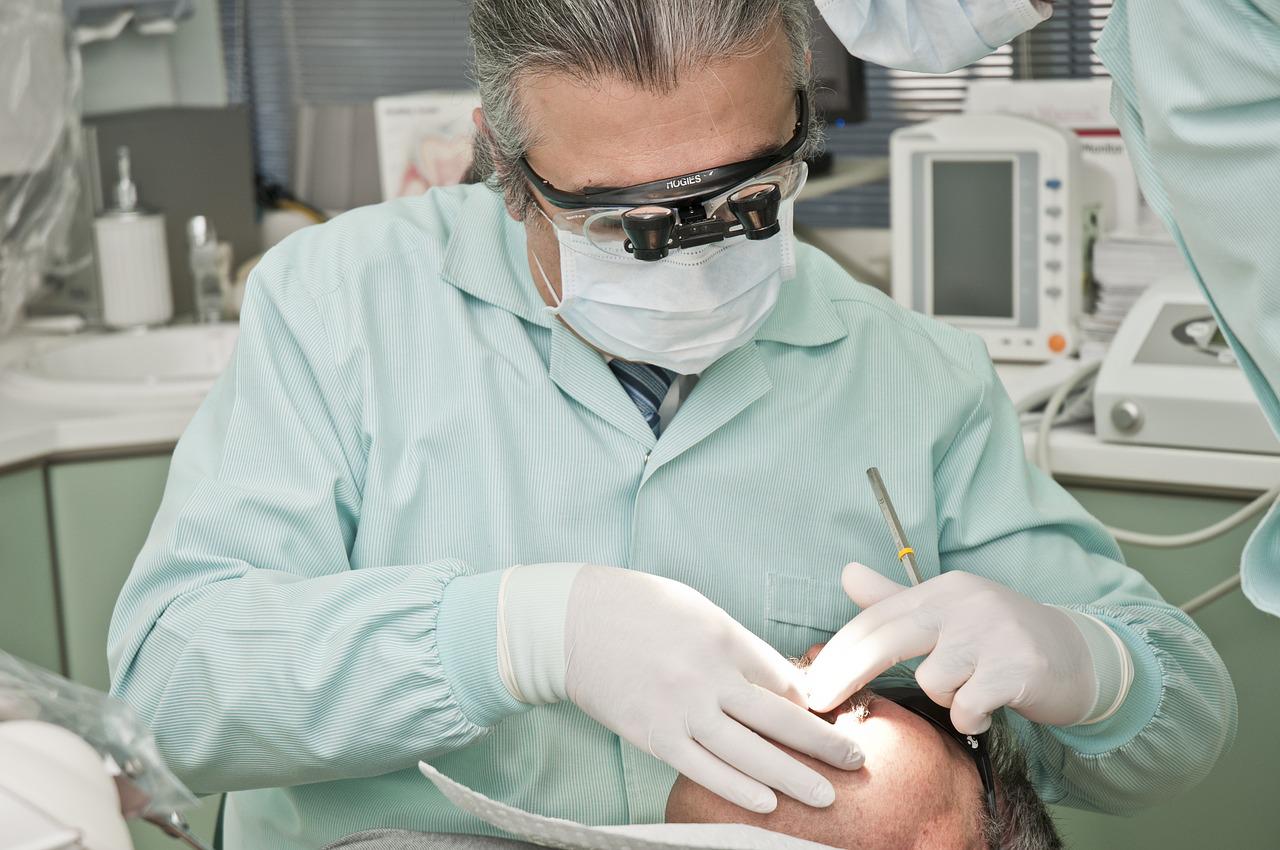 Lire la suite à propos de l’article Chirurgien-dentiste ou orthodontiste ? Quel dentiste choisir ?